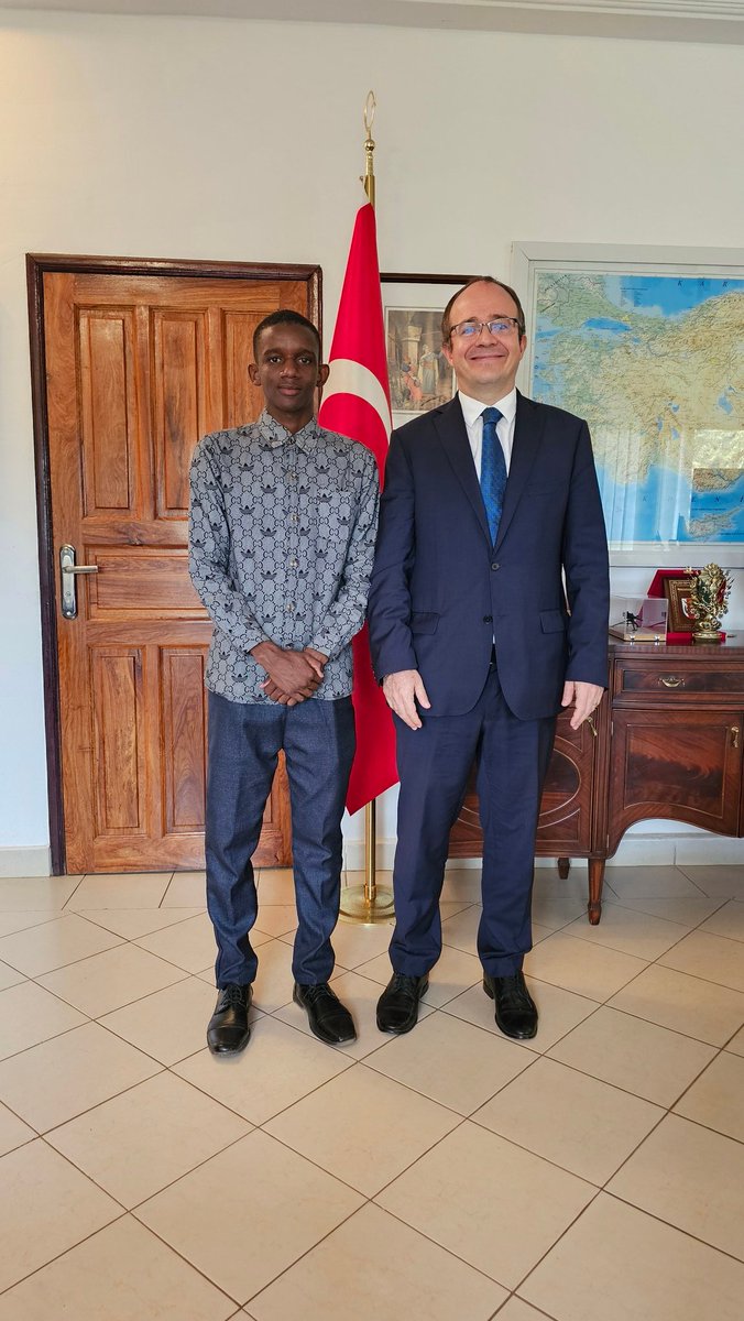 Ulusal Çocuk Parlamentosu Başkanı Lamin Jawo'ya nazik ziyareti için teşekkür ederiz. Kendisiyle görüş alışverişinde bulunmak ve fikirlerini dinlemek büyük bir zevkti.