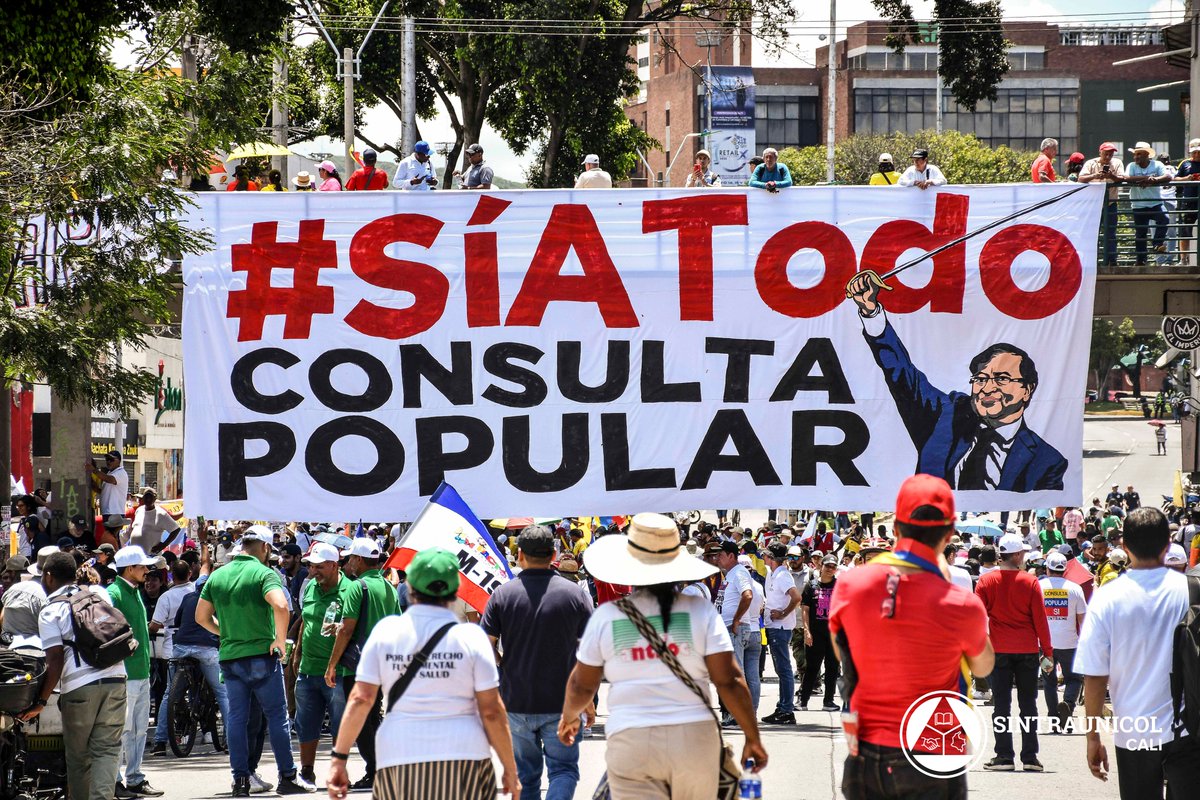 Masiva movilización en Cali este #1DeMayo en apoyo a la consulta popular por la reforma laboral. "Aquí está la dignidad en las calles", se escuchó. La exigencia al Senado es clara: no más negación de derechos al pueblo colombiano.