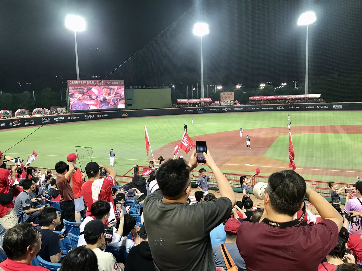 ballparktripper's tweet photo. 天母棒球場（台北）
#味全龍 #統一獅 #中華職棒 #CPBL https://t.co/5sp54hEhqs