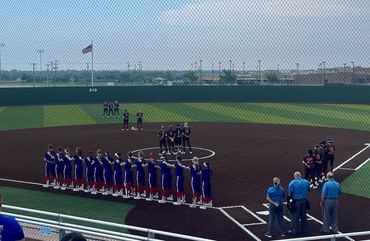 LaneeBrown07's tweet photo. Round 3 incoming!!
The feeling off Gods presence and timing is breathtaking 💙
We fought extremely hard as a team too pull off this win, so proud of my girls on to the next!!
@ETBU_Softball https://t.co/yluh0I7vus