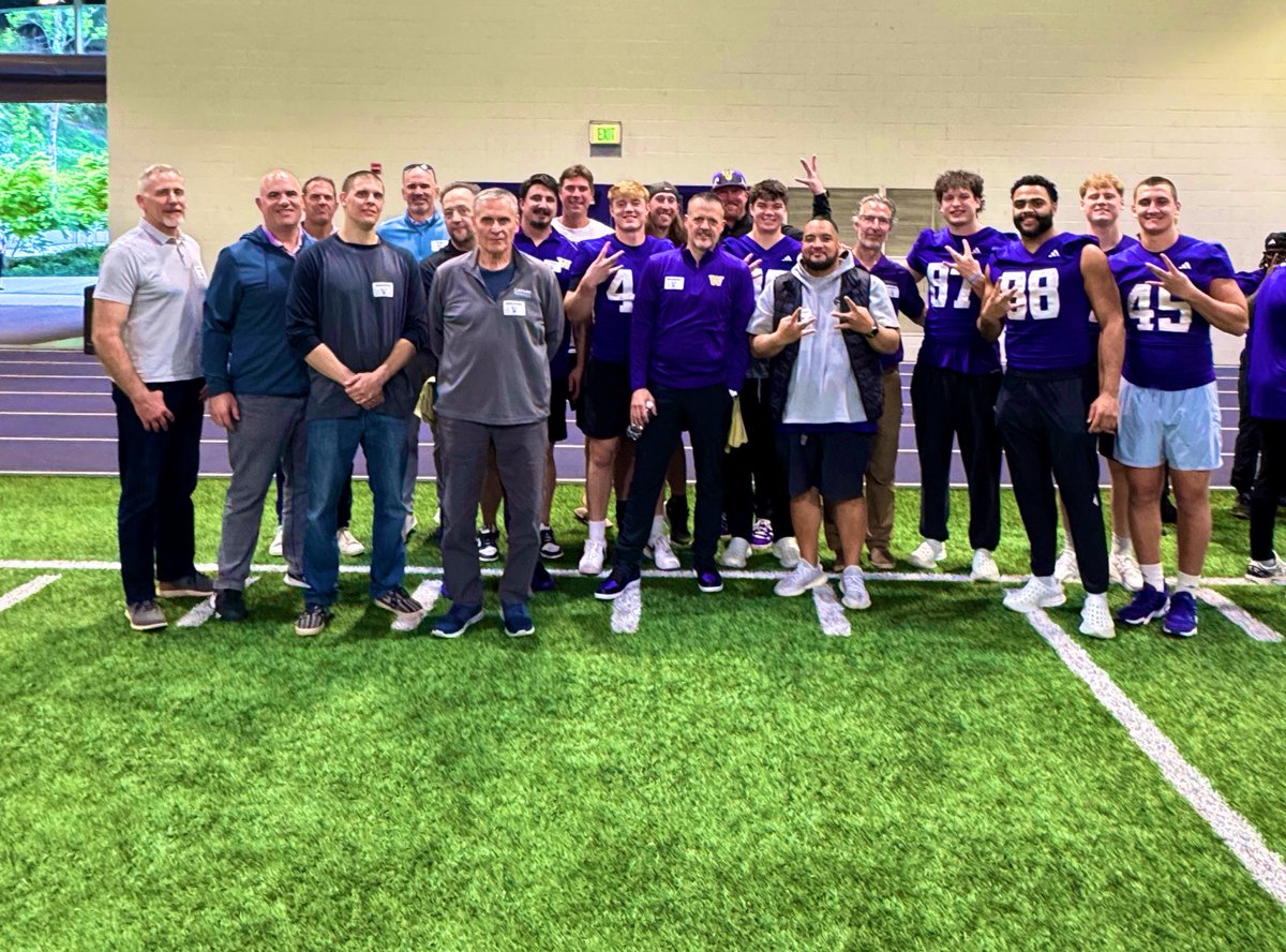 Jordan Paopao (@coachpaopao) on Twitter photo TEs #ACES fam alive and well here at UW! Thank you to <a href="/CoachJeddFisch/">Jedd Fisch</a> for having alumni events that connect the present to those that have paved the way. There’s a standard, expectation and precedent when you play TE at UW. We willingly accept and hope to grow it. #GoDawgs ☔️☔️☔️ TEs #ACES fam alive and well here at UW! Thank you to <a href="/CoachJeddFisch/">Jedd Fisch</a> for having alumni events that connect the present to those that have paved the way. There’s a standard, expectation and precedent when you play TE at UW. We willingly accept and hope to grow it. #GoDawgs ☔️☔️☔️