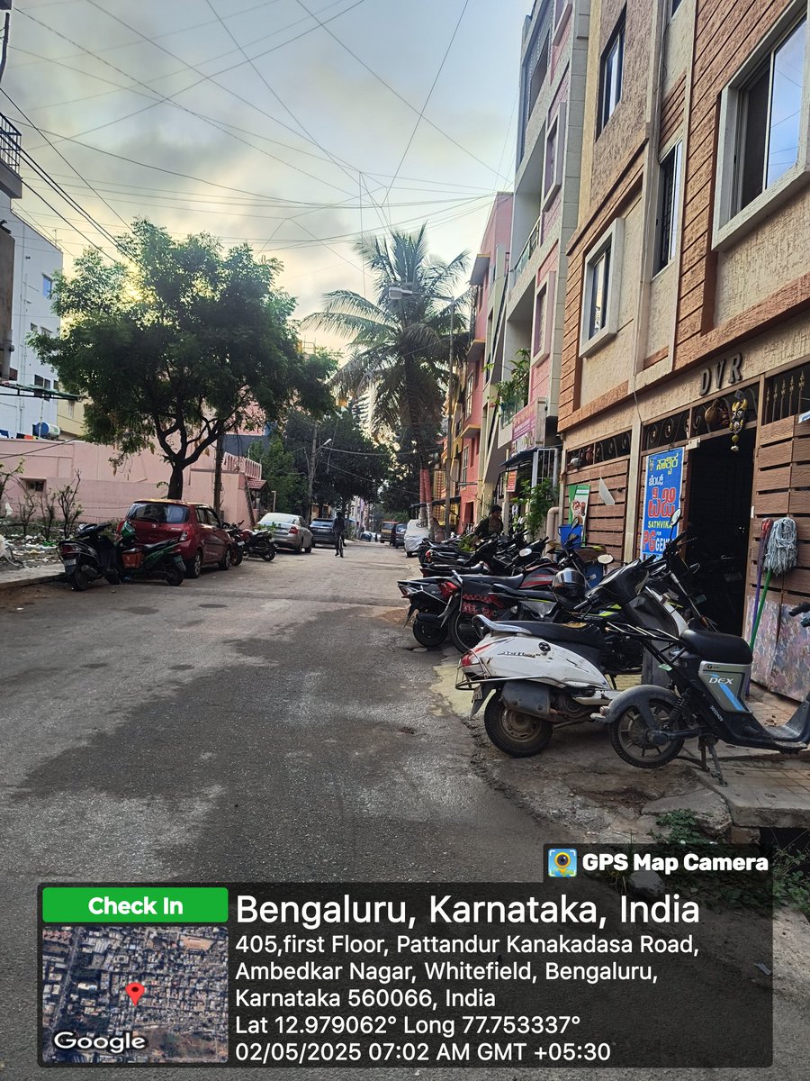 SonnappaT's tweet photo. These are today's photos of repeat violation @blrcitytraffic @wftrps nothing is cleared. Routine congestion on roads for public. Take relevant urgent action.

@BBMPofficial @DCPTrEastBCP @dcpwhitefield @WhitefieldWards @BBMPCOMM @dcpwhitefield @osd_cmkarnataka @DrParameshwara https://t.co/zhg224NFky