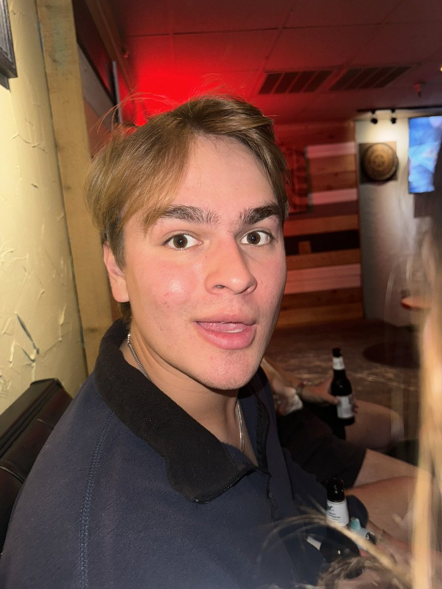 Billbowbagging's tweet image. Mind if I speak a little waxed eye brow tonight