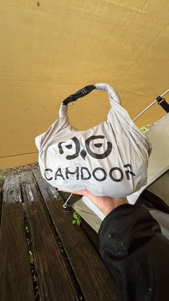 pigoro_gorocam's tweet photo. 欲しかった、小さく収納できるエアマット
買っちった!!
色がグレーとグリーンのバイカラーで可愛い!
意図せず今日のテントと同じ配色になっててニヤニヤしてます(∩´꒳`∩)♡
#camdoor https://t.co/8e7fOMj4t7