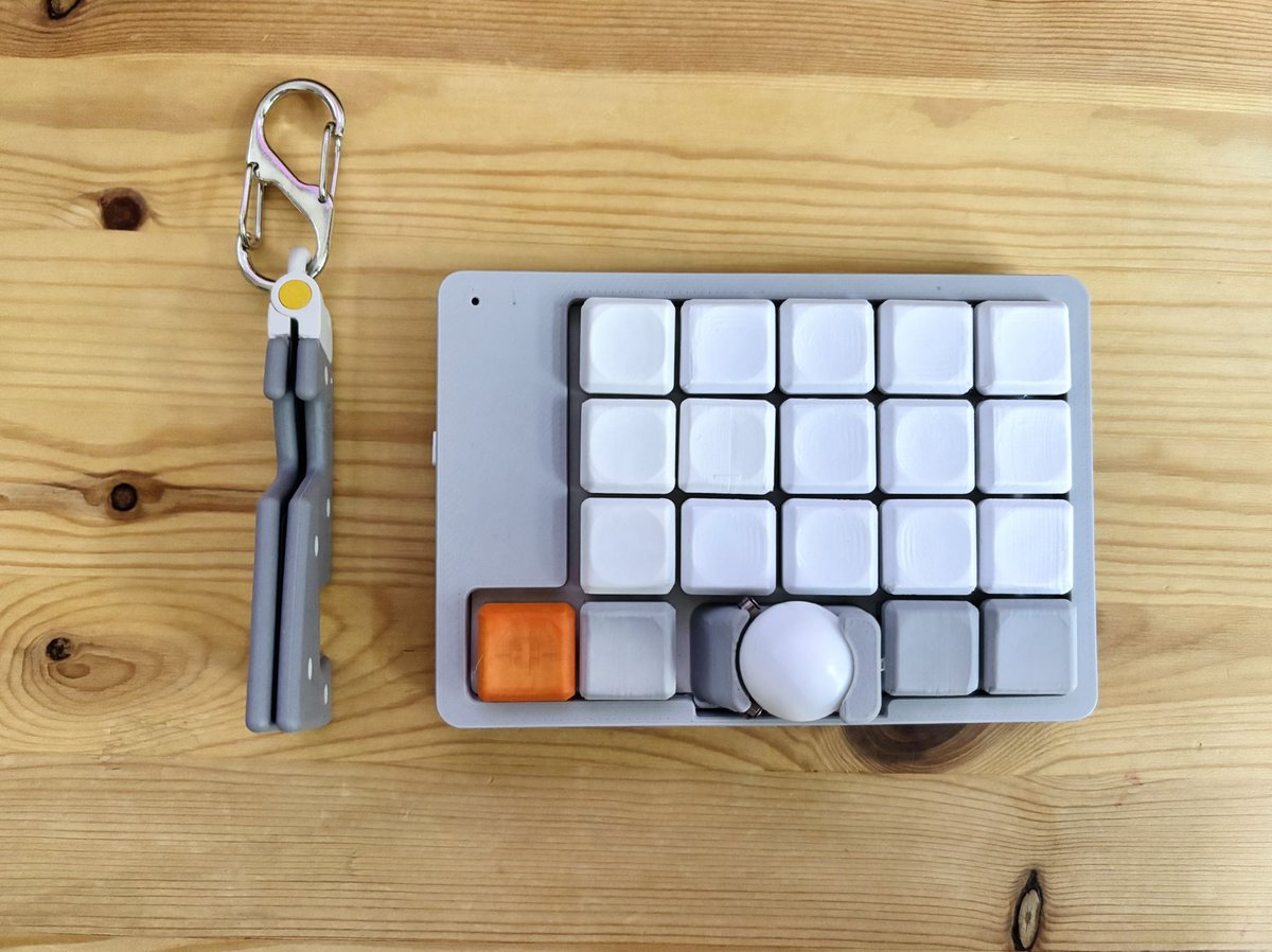 aki_create's tweet photo. my new gear….

monograph 堀口さんの自作キーボードが届いた！これから使い倒します！

IKEAの携帯スマホスタンドと色味がベストマッチで軽くテンティングできてとても良き

#conductor
#IKEA https://t.co/plyXJ4ibys
