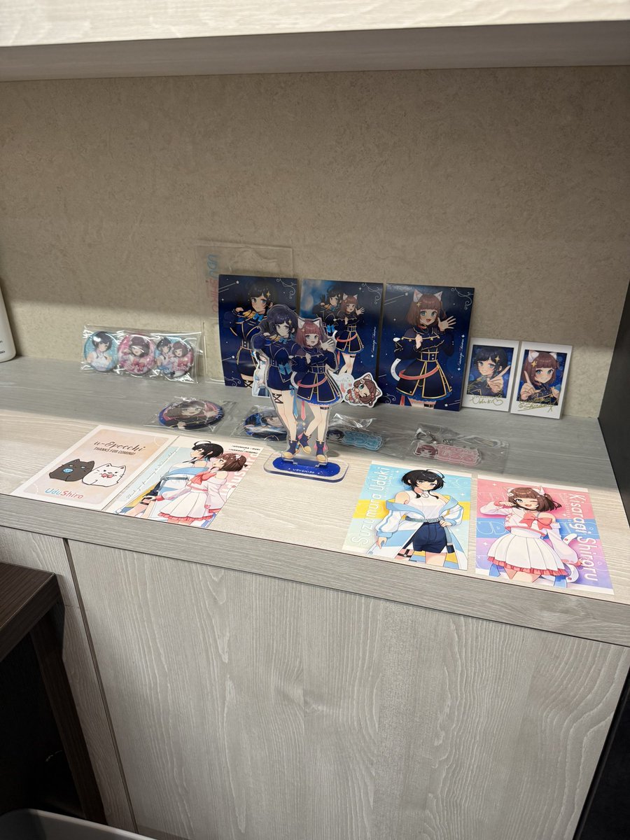 udushiroooooo's tweet photo. @Suzumura_udk 
@KisaragiShiroru 
@udushiro 

うおおおおおお！！！
どんなに部下に冷たい目で見られても、オレはオフィスでうづしろを推すんだあああ！！
文句あるやつは減給じゃああああ🔥 https://t.co/7aySh749bn