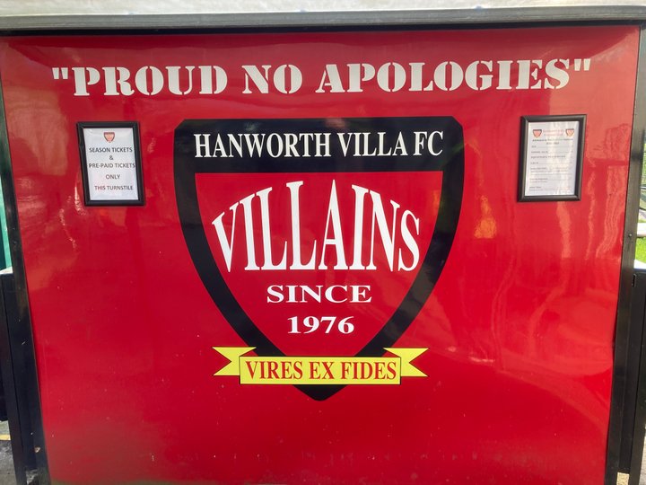 isthmian.co.uk/articles/villa… Villains support injured Ben

Hanworth Villa defender Ben Mulley suffered a dreadful injury- and the club are fund raising to help

#IsthmianLeague #PitchingIn #Hanworth