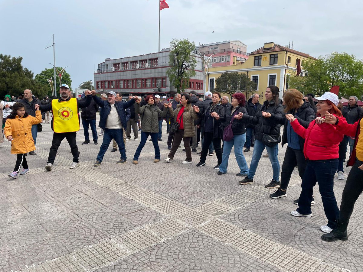 Savaşsız, sömürüsüz ve daha adil bir dünya dileğiyle, hayata emeğiyle değer katanların, alınteriyle kazananların günü #1Mayıs BİRLİK, MÜCADELE ve DAYANIŞMA GÜNÜmüz kutlu olsun...✌️