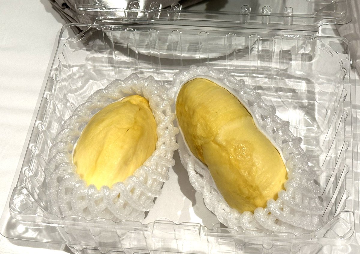 raymondtuan945's tweet image. When I see durian, it immediately becomes like this🤣🤣🤣