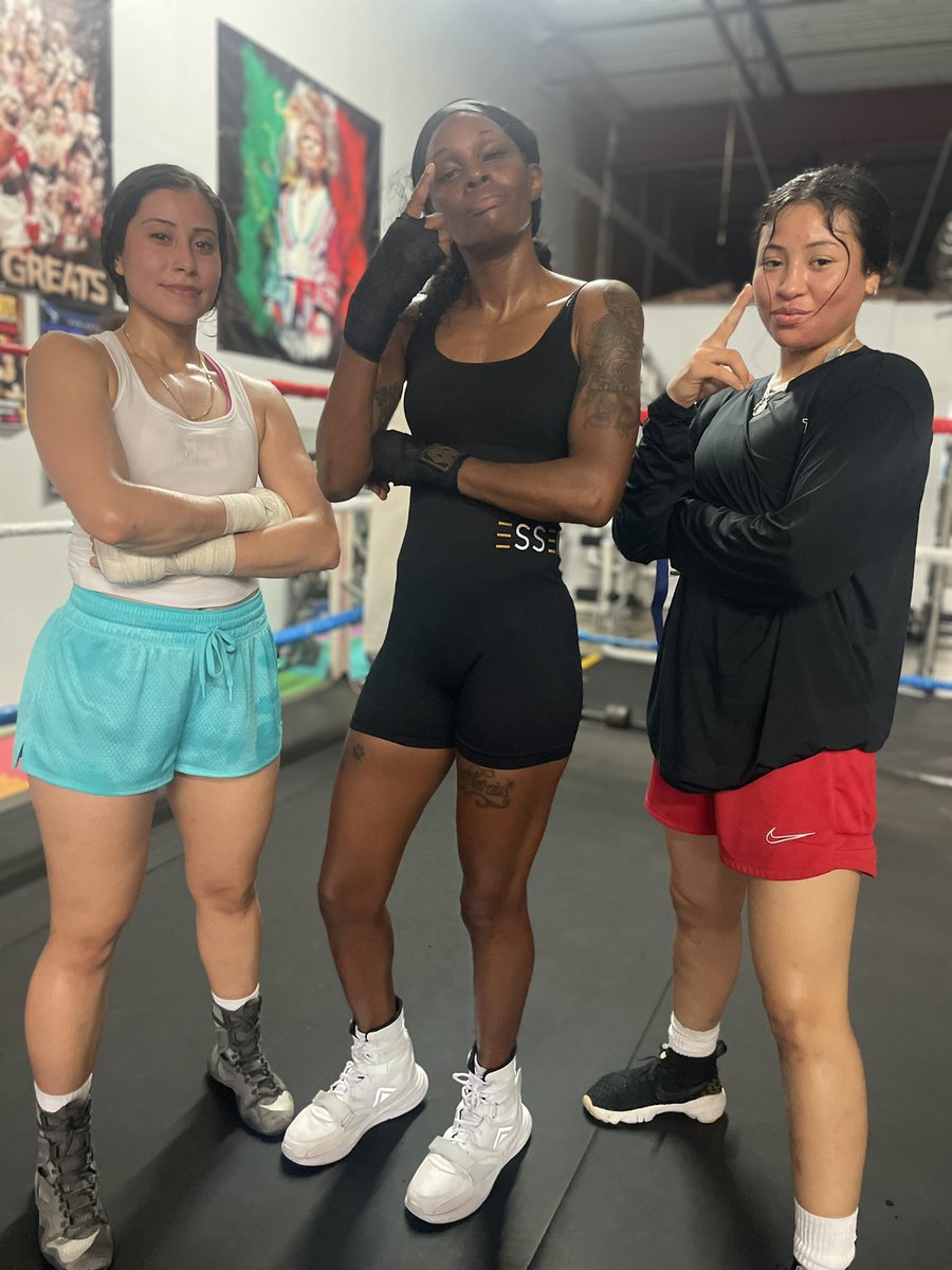 InTheRingWithC1's tweet photo. my girl @Da_slim_goody getting some of the best work in DFW and looking fly while doing it in her workout line ELITE ESSENCE . order your gear today ! #hustler #WomenSupportingWomen #IBFworldchamp #boxing https://t.co/rg9A5y4E7C