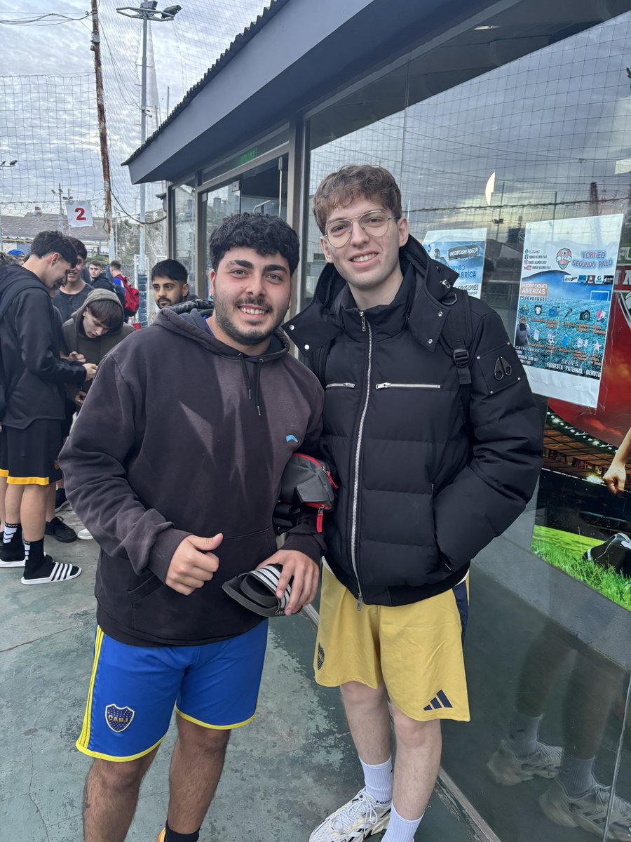 fransal2002's tweet photo. Efectivamente hoy gané, día normal. Los pibes quieren jugar a la pelota y  te cruzas con @DavooXeneizeJRR https://t.co/HILTIU1lUf