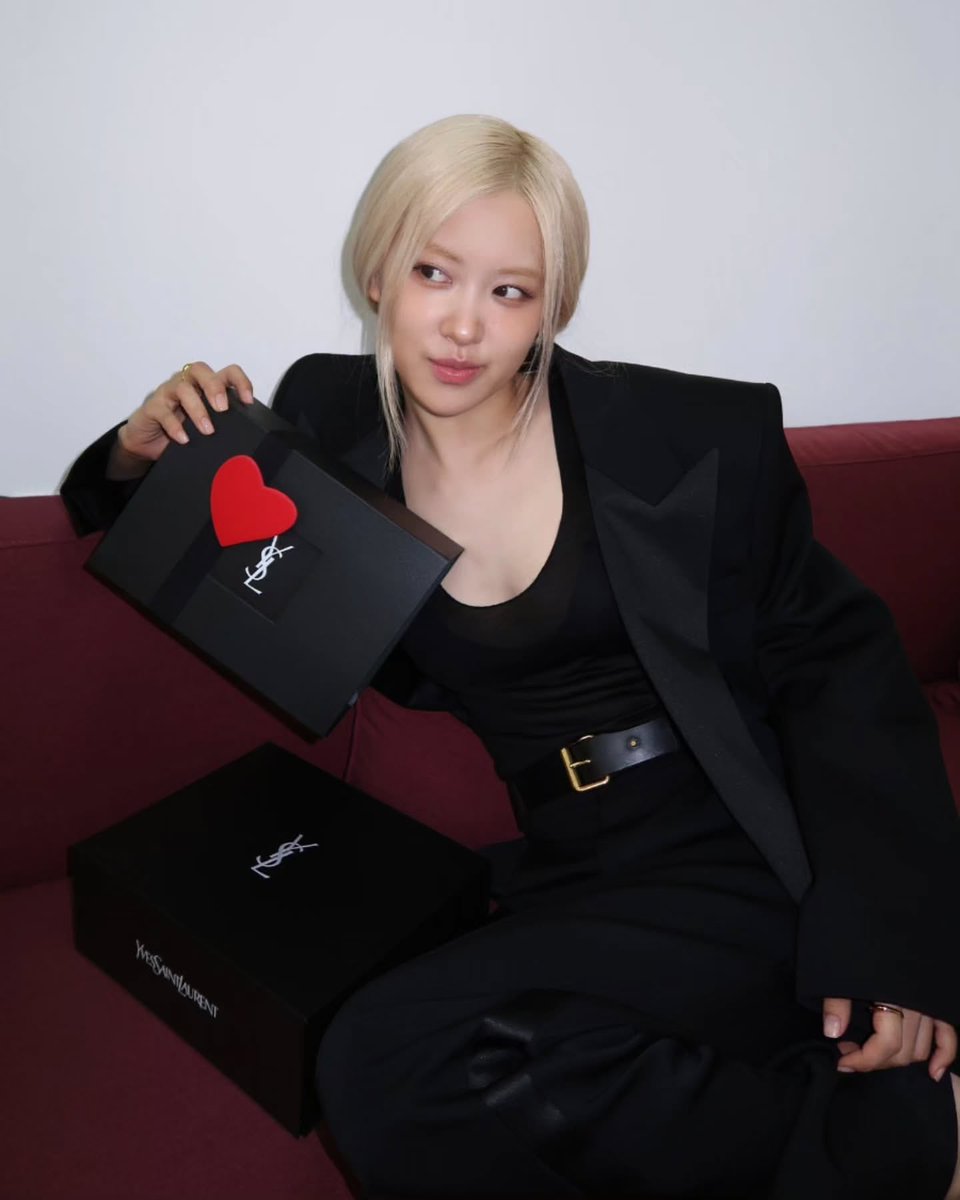 roseannepics's tweet photo. ROSÉ FOR YSL BEAUTY https://t.co/xZIm3d3UmM