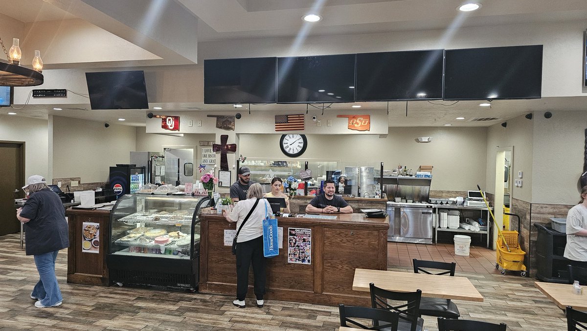 Larry_SkyTab's tweet image. Madison&apos;s Country Cooking in South OKC has just been upgraded to @SkyTabPOS powered by @Shift4. Thursday evening is karaoke night, come on by, sing a song and have some delicious food.