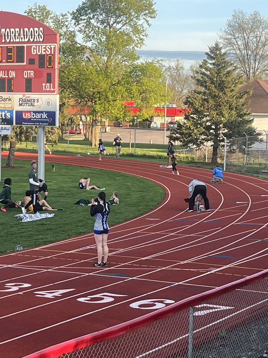 SaydelGTrack's tweet photo. Millie Lo, Abby Hyde, and Stella White with an anchor leg by Eliana Schuster in the 4x200m relay at Boone. 🏃‍♀️🏃‍♀️🏃‍♀️🏃‍♀️ https://t.co/35GhgFtAKk
