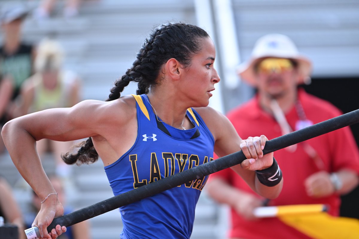 14-4‼️ That's a new #UILState girls pole vault record (all conferences) set by Jaicee Jasmer of Sulphur Springs.