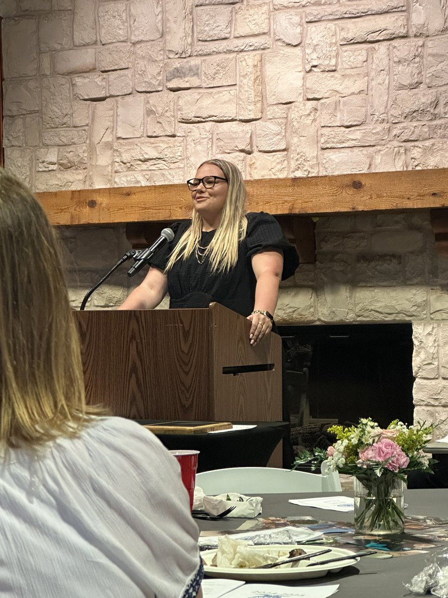 Kelley Henderson tweet media