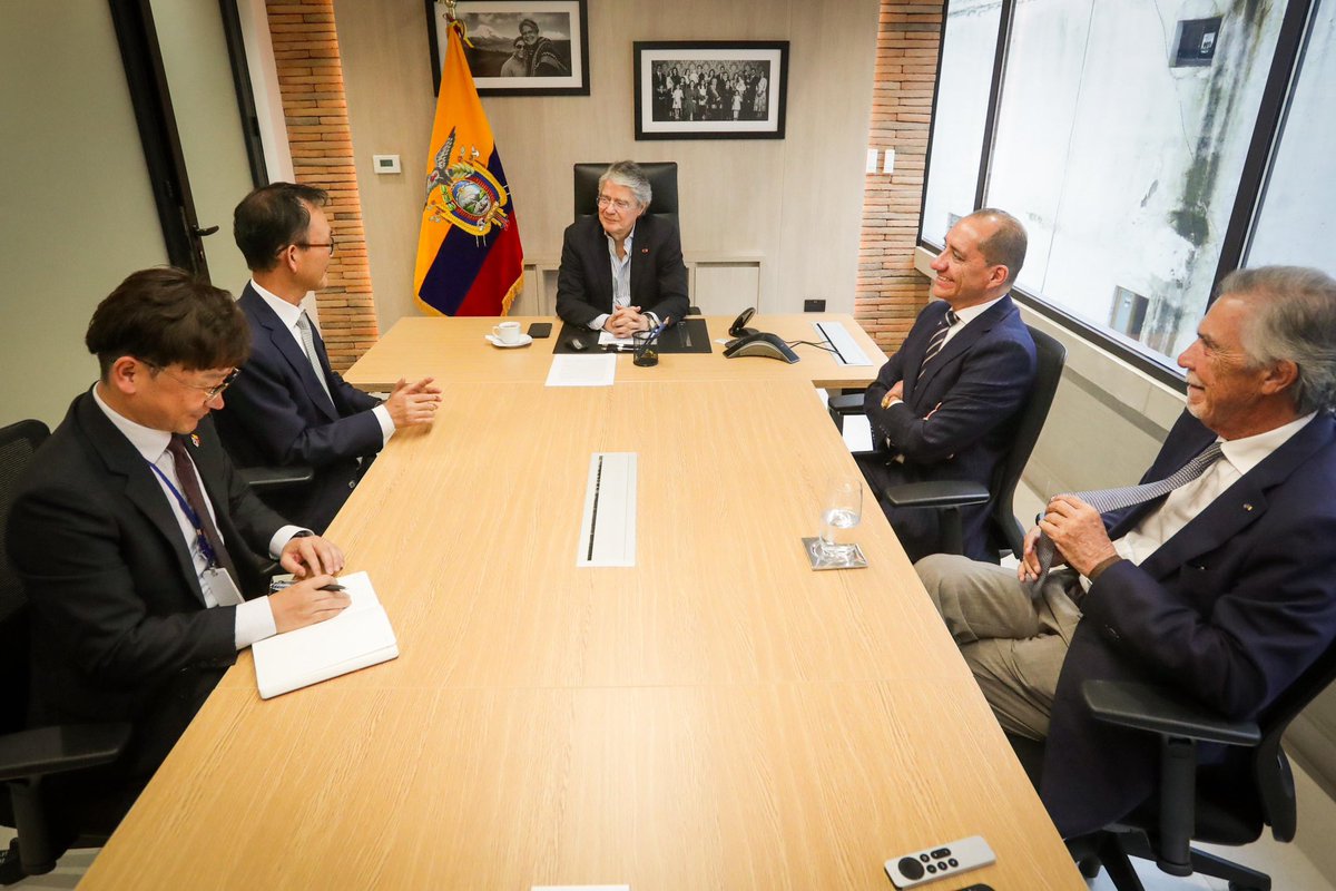 LassoGuillermo's tweet image. Hoy saludé al embajador de Corea, Jae Hyun SHIM. Conversamos sobre la visita de alto nivel a Seúl en octubre de 2023, donde pre-firmamos el Acuerdo Estratégico de Cooperación Económica (SECA) y suscribimos instrumentos bilaterales de cooperación en seguridad, defensa y asistencia…