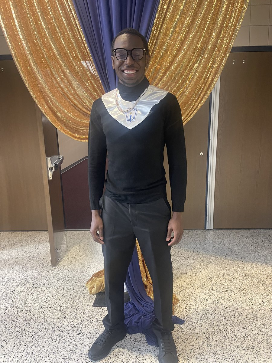 Congratulations to our student-athlete Sr. Isaiah Hardaway for receiving his National Honor Society graduation stole! #CityofChampions #NHS #AcademicChampions