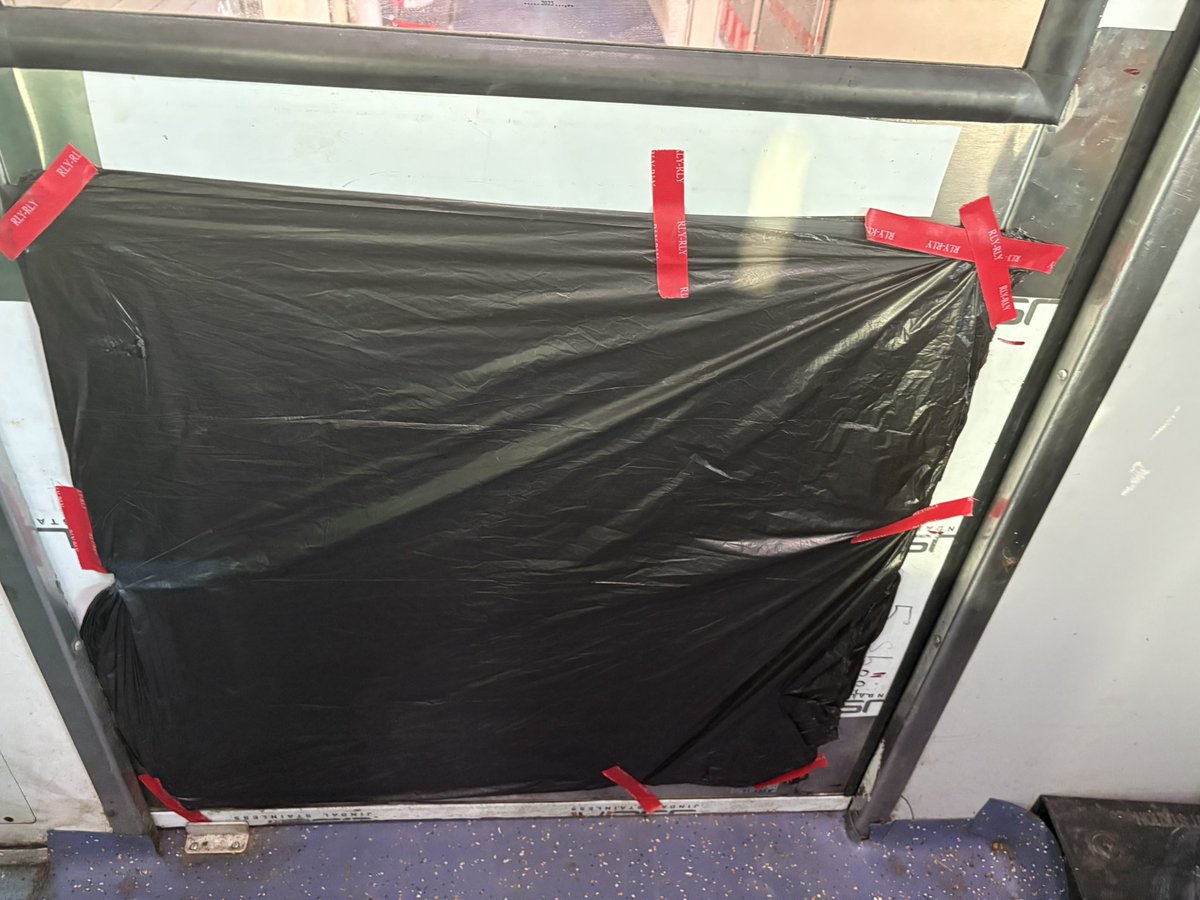 KeshariBikash's tweet photo. This is the condition of ac chair car train pnr #8920450104 @AshwiniVaishnaw @indianrailway__ @IRCTCofficial https://t.co/6V4z2tMzyq