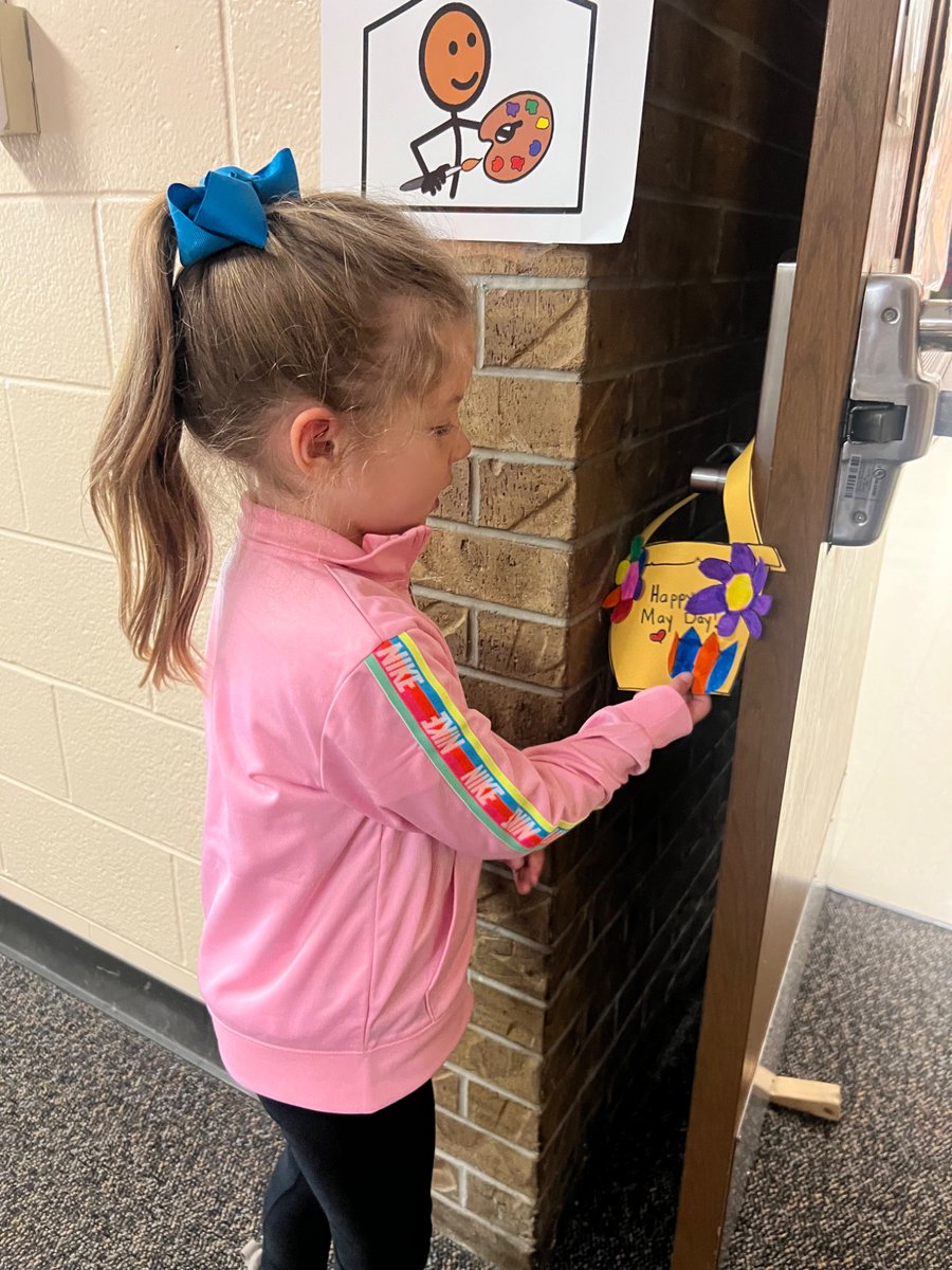 Kindergarten spread May cheer through our halls today by delivering May Day baskets 💐
