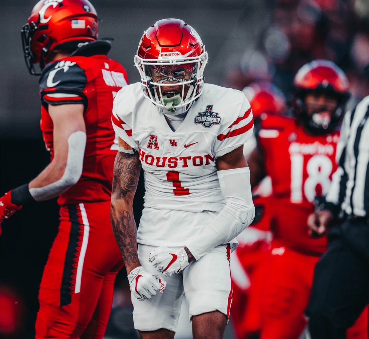 #AGTG After a great conversation with <a href="/CoachJCY/">Josh Christian-Young</a> I’m extremely blessed to receive an offer the University of Houston #Resectthak #EAT <a href="/Fuller_Clint/">Coach Fuller</a> <a href="/JoeyPippen/">Joey Pippen</a> <a href="/CoachChidester/">Coach Jake Chidester</a>