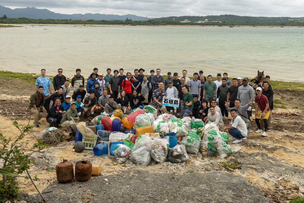 U.S. Forces Japan (@usforcesjapan) on Twitter photo U.S.🇺🇸 and JSDF🇯🇵 service members conducted the cleanup on Ishigaki island, one of the southernmost islands in the Okinawa Prefecture, to improve relations between the service members and locals and contribute to beautification efforts in the community. <a href="/IIIMEF/">III MEF Marines</a> U.S.🇺🇸 and JSDF🇯🇵 service members conducted the cleanup on Ishigaki island, one of the southernmost islands in the Okinawa Prefecture, to improve relations between the service members and locals and contribute to beautification efforts in the community. <a href="/IIIMEF/">III MEF Marines</a>