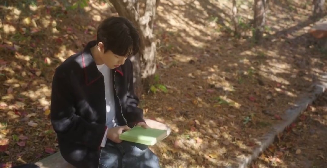 dearbubble7's tweet image. i cant believe they made hoon find out the truth for himself, run all the streets to find bawoo, and then end the ep there . omf- they better resolve their situationship the first 10sec for the next ep bc im gonna-

#SomethingIsNotRight #무언가잘못되었다 #SomethingIsNotRightEp6