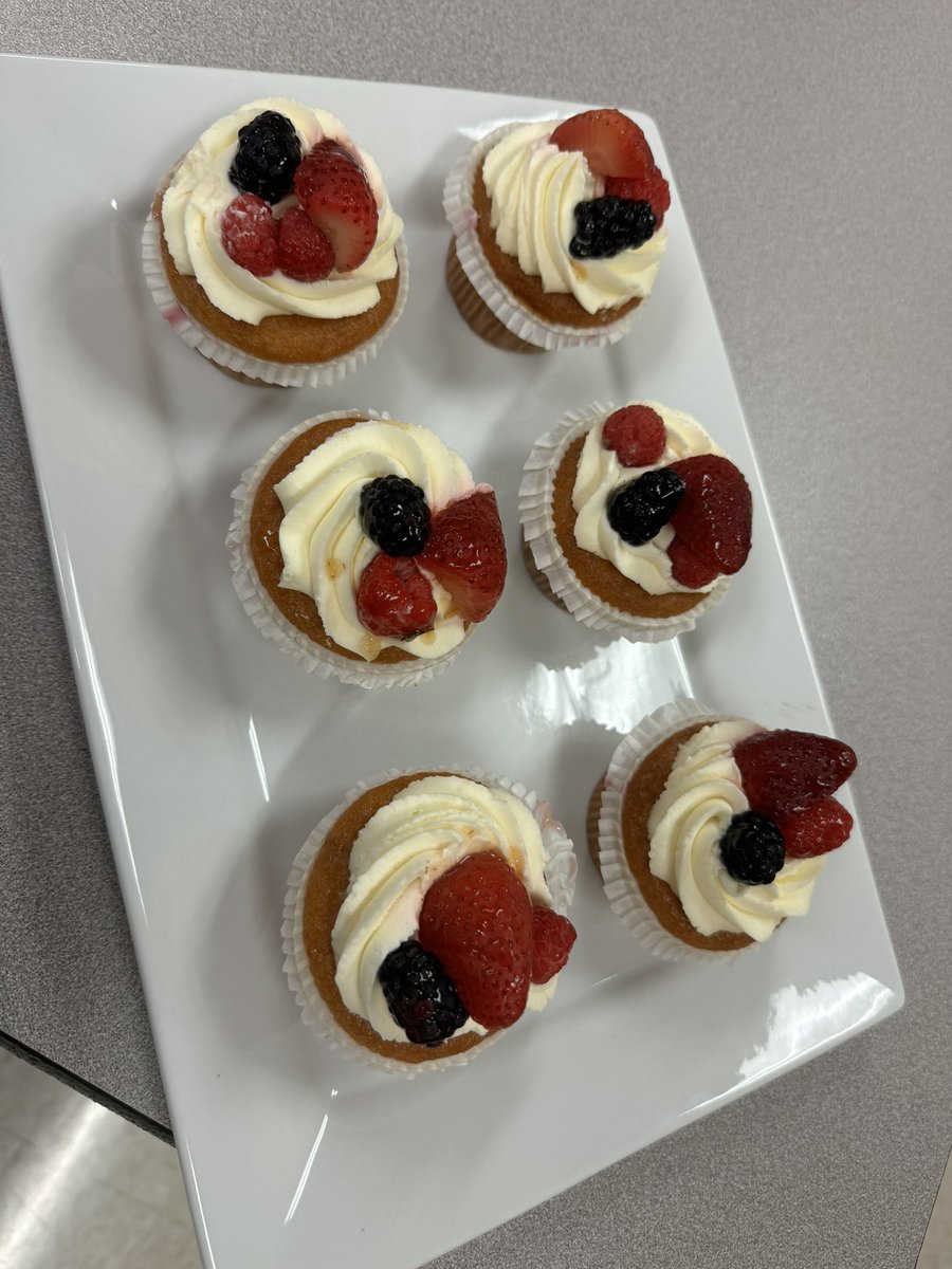 MsNegussie's tweet image. Feeling incredibly grateful this Principal’s Day. Leading a school community is a true honor, and I’m thankful for the students, staff, and families who make it all worthwhile. Thank you for the love and support! #PrincipalsDay #Gratitude