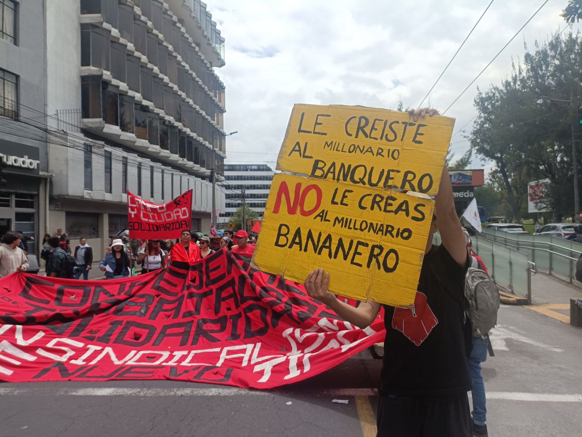 🔴 Viva La Clase Obrera 🔴
Frente al neoliberalismo, los trabajadores de la Ec. Popular y Solidaria, de la salud, choferes del Min. Gob. , estudiantes y más, salimos a las calles.
¡Unidad de clase contra el gran capital y el imperialismo! #ecuador #PrimeroDeMayo #Trabajadores