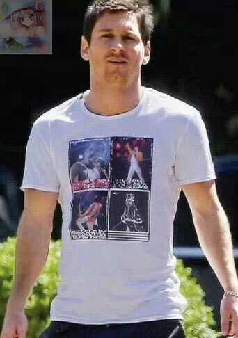 fredsladygodiva's tweet photo. Messi loves Freddie 😍
#FreddieMercury #TwoLegends https://t.co/LoyB9856RT