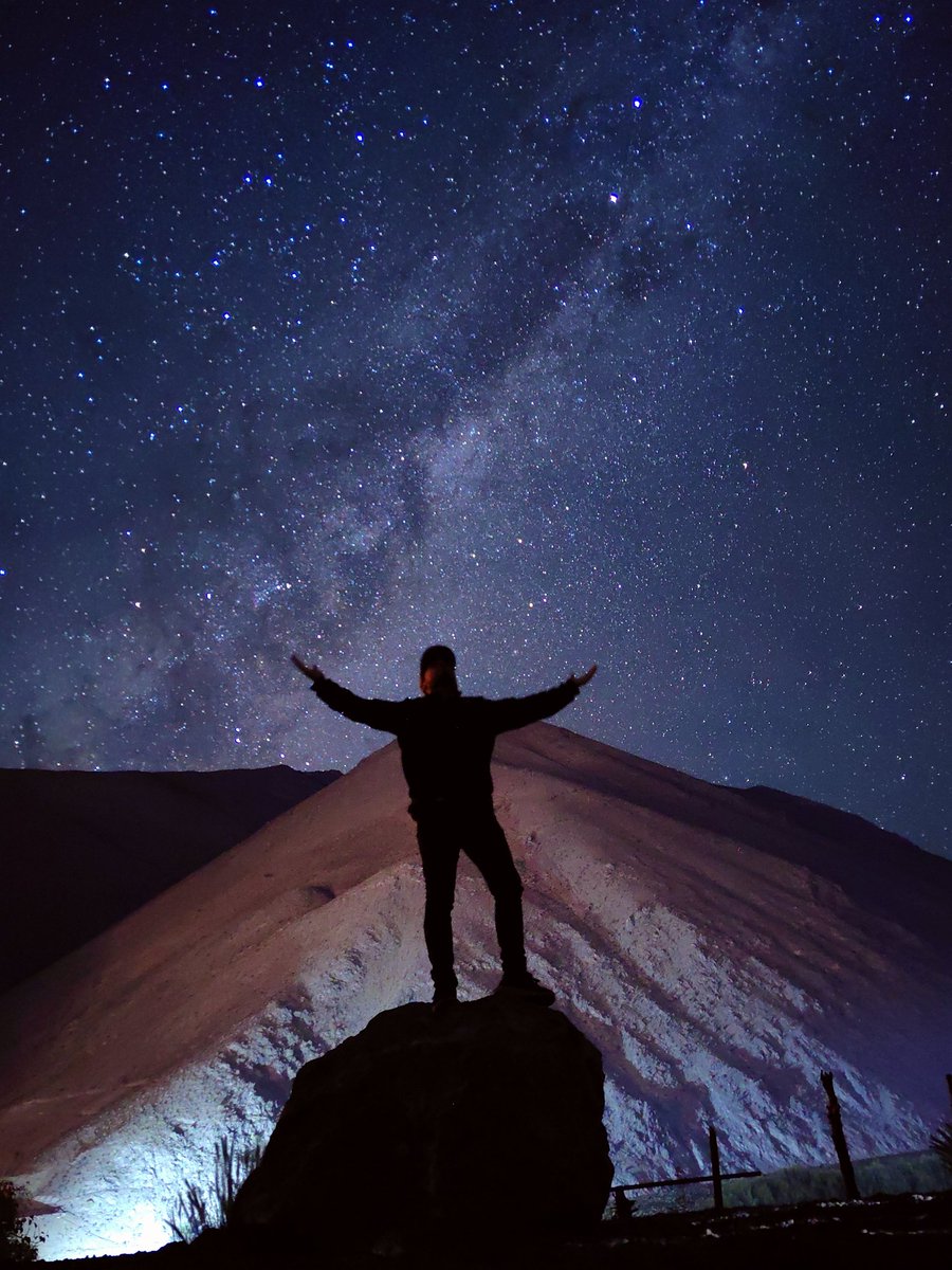 Saludos desde el valle del Elqui. Auto retrato agradeciéndole al cosmos por dejarnos observarlo noche a noche 😅🌌