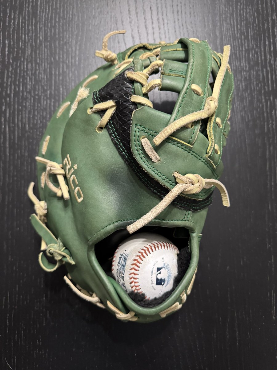 FixItFowler42's tweet image. Mid-finger lace replacement on this Rico first basemen’s mitt for our friends out in Bolt country! 24 hour turn around for @BrandonRexin36 and his @NHSBoltBaseball #FixItFowler @Starting9_37_ @skipMeyers17