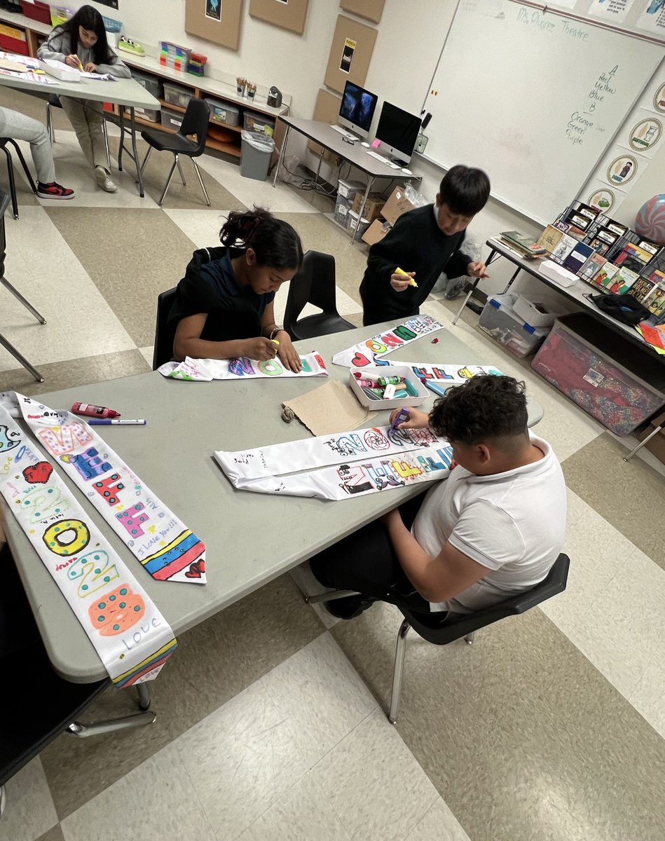 I had a vision, and my amazing Creative Arts team brought it to life! ✨ Our 5th graders are designing their own custom promotion ceremony stoles — a beautiful way to celebrate their journey and individuality. 🎓🎨