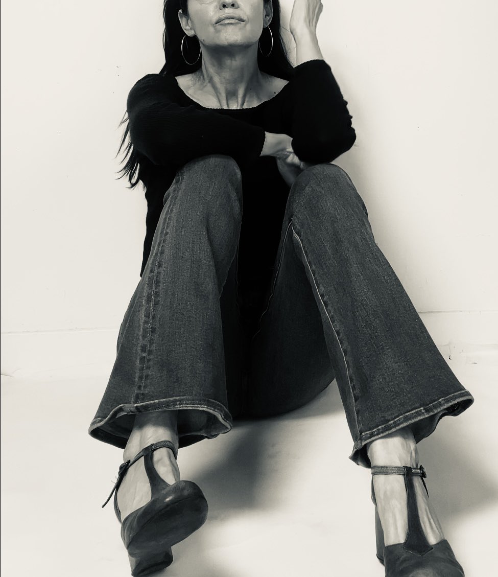 reneeparent16's tweet photo. sometimes it’s all about the shoes… #classicstyle #modelover50 https://t.co/rmUAN1vfxw