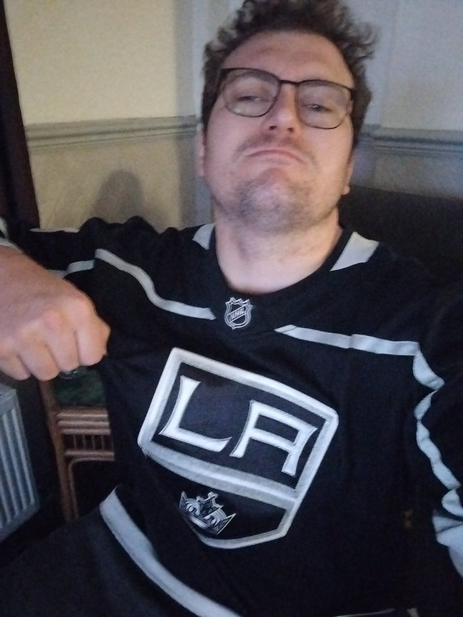 Let's gooooooo kings. 
Fucking 3.21. am UK time puck drop. 
#GoKingsGo  #Game6  #icehockey . Let's take it to game 7
