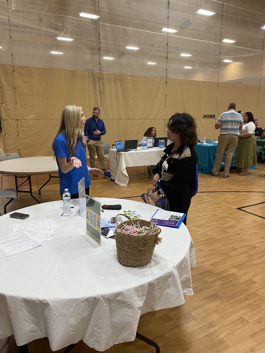 ShaeSykesCDC's tweet photo. Some of our Graham Seniors participating in the senior job fair today! #GrahamRedDevils 🔴⚫️ https://t.co/unih64lvkv