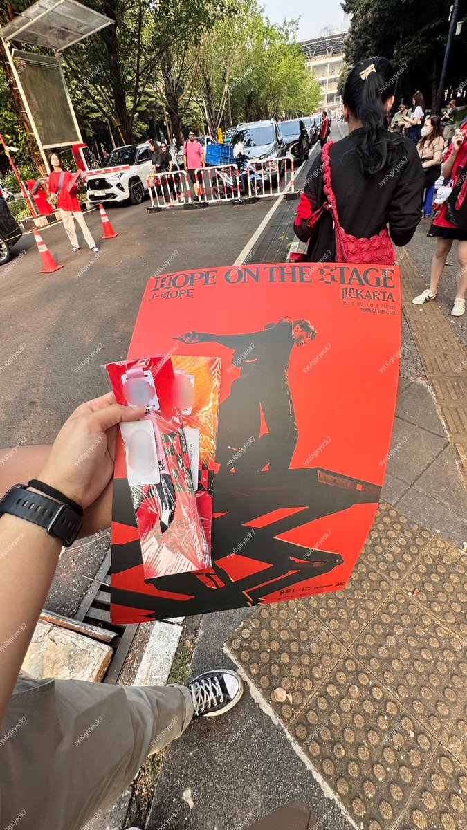 syubgiryeok7's tweet image. 얘들아아 나 아는 사람 있음 꼭꼭 인사해줘용~친구랑 같이 갈 거구..아미 친구들이랑 사진도 마니마니 찍고 싶다앙! &amp;lt;𝟑
#HOPE_ON_THE_STAGE_TOUR_JAKARTA