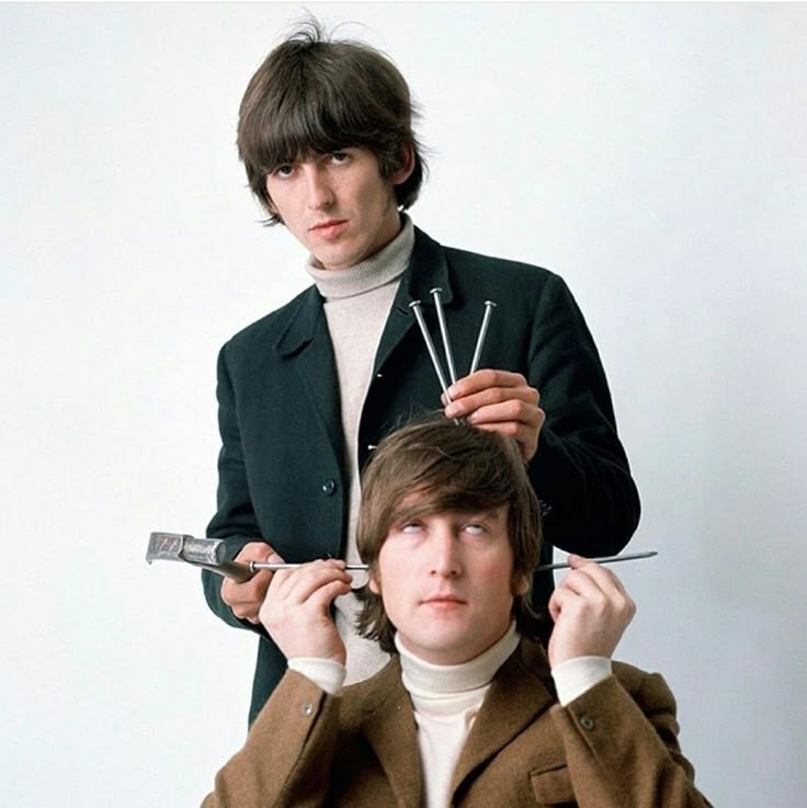 acervojohnlemon's tweet photo. bang! bang! george's silver hammer https://t.co/zIUUnznEN3