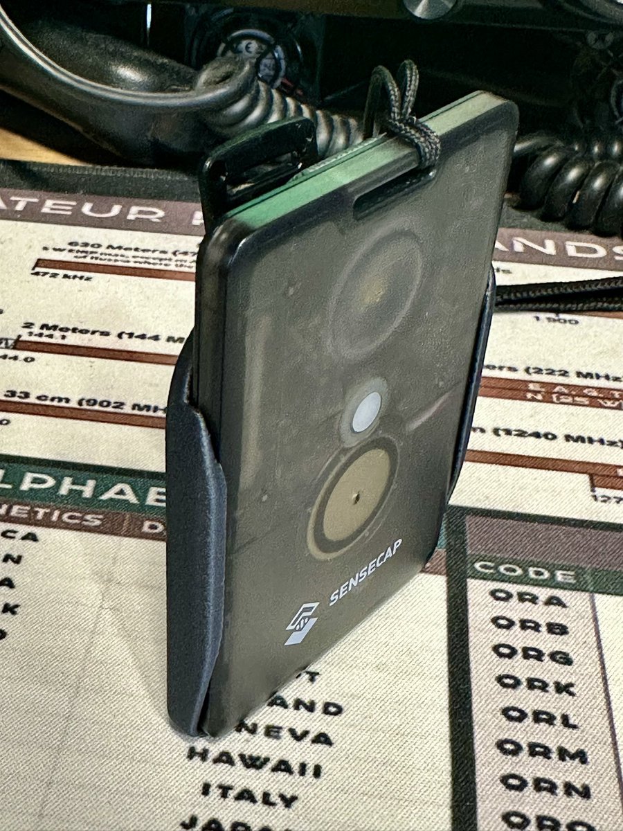 QuirkyQRP's tweet photo. Just picked up this cool belt clip holster for my SenseCap T1000-E Meshtastic credit card! I love that this guy used a Baofeng belt clip! 🤣👍🏽
https://t.co/wahlarYYe4
#Meshtastic #MeshNetwork #inthemesh #imeshyou #900mhz #HamRadio #RadioStuff #HamHarder #AmateurRadio #Baofeng https://t.co/SSHLaM4Me0