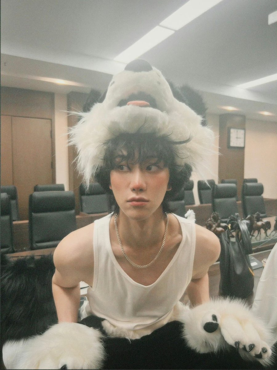 86_jX8's tweet photo. あと私は「ハオさんの首は世界一かっこいい」と思っているのですが、1枚目のきゅるきゅるプリティー写真にも首のかっこよさを見出せるほど首が好きです
(from検索で「首」と検索するとたまに"首かっこいいポスト"があります) https://t.co/age6oaw5kM