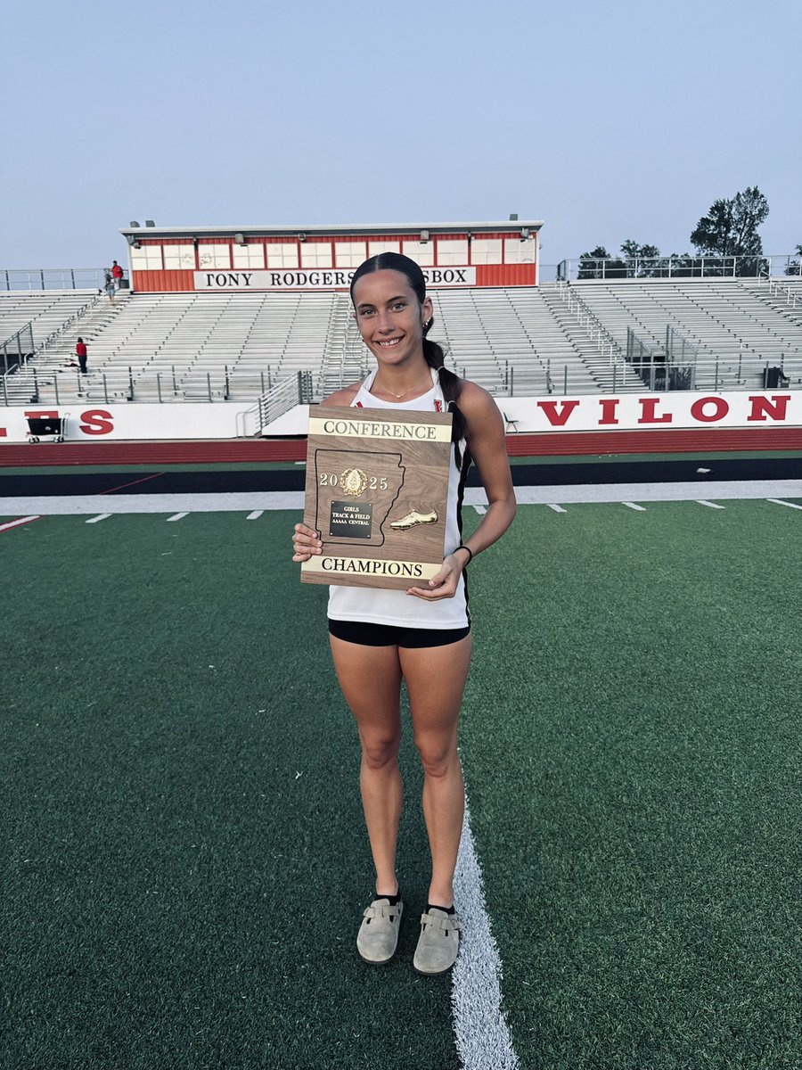 CONFERENCE CHAMPS!! 
I couldn’t be more thankful for my team and coaches!!

🥇4x200m Relay - 1:45.40
🥇100m Dash - 12.34
—&gt; New school record &amp; tied conference record 
🥇300m Hurdles - 46.91 
4️⃣ 200m Dash - 26.64