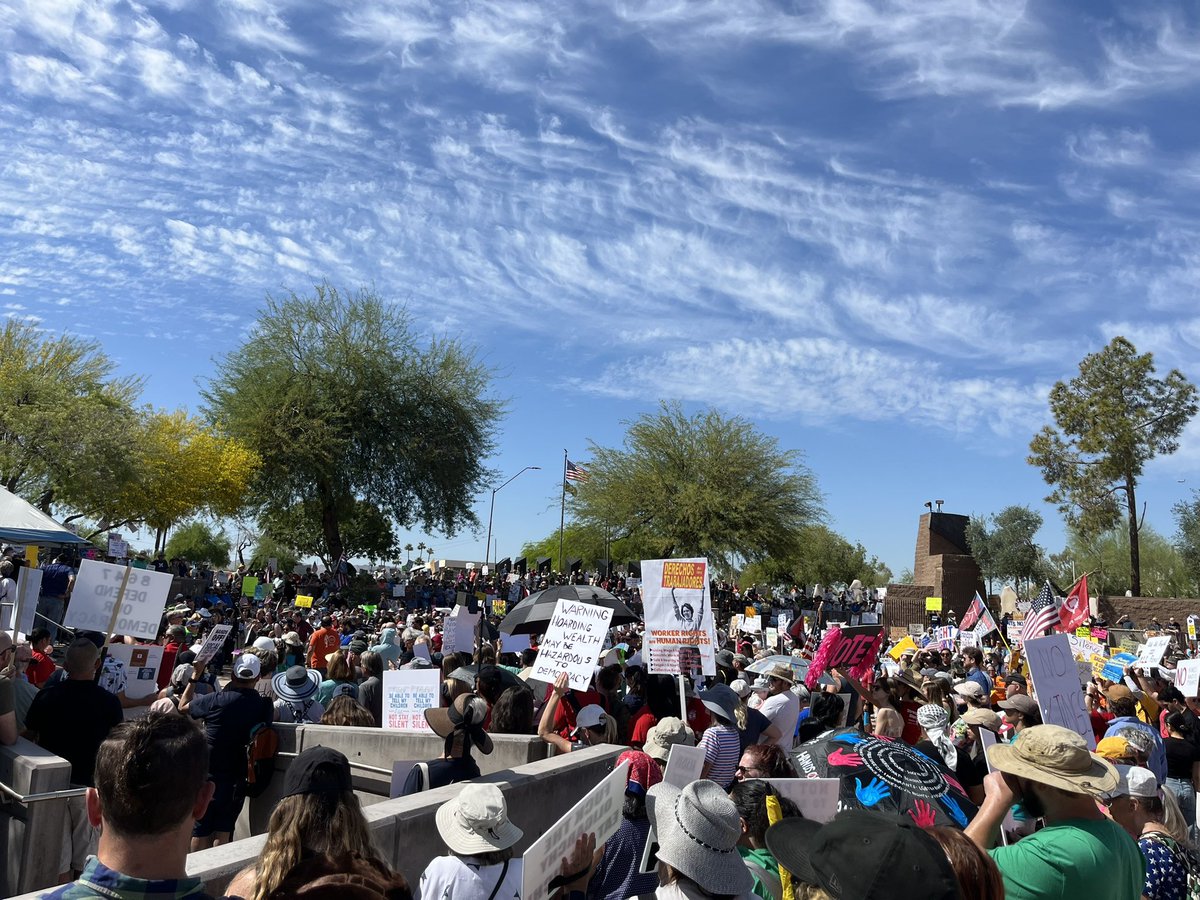 WeAreWrkrPwr's tweet image. Phoenix!! Workers and unions asked community to turn out in solidarity this May Day and y’all TURNED OUT! Thousands of people at the Capitol from all walks of life, on a weekday and in the heat, no less. 

This is what solidarity looks like😎
#MayDay2025