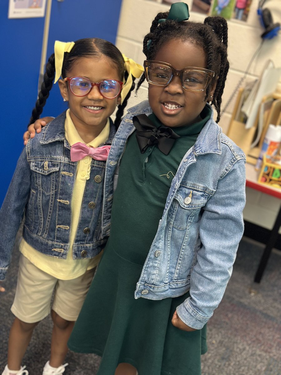 GESTigersSC's tweet image. Today Geiger celebrated National Principals Day with a salute to Mr. Scott