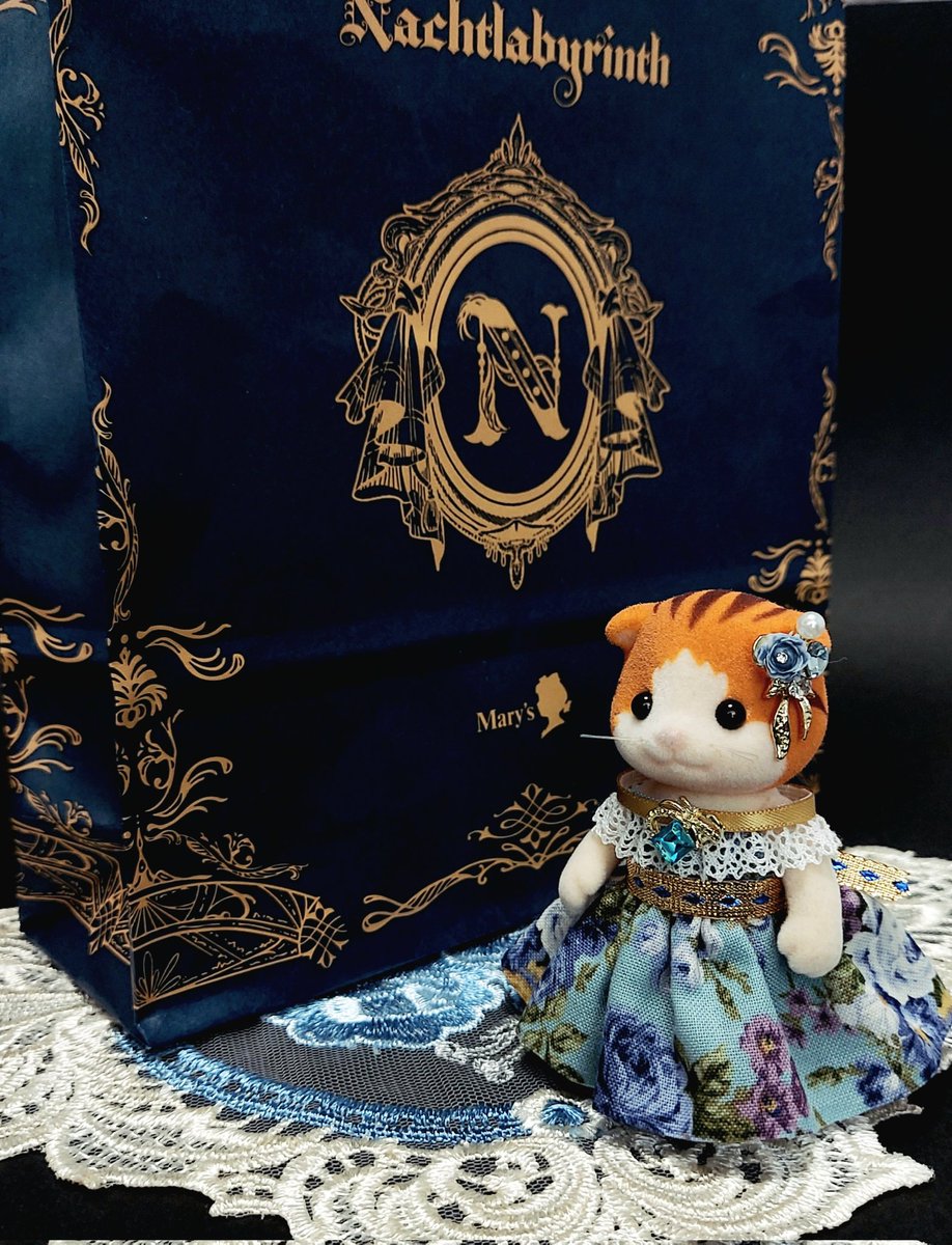 メリーチョコレートのシュヴァルツ、友人がくれたんですが、嬉しすぎー!!紙袋も美しいんですよ。中身美味しいし、一石三鳥。今回も、ISEKIのリボンとパーツにお世話になりました!
#シルバニアファミリー
#ハンドメイド