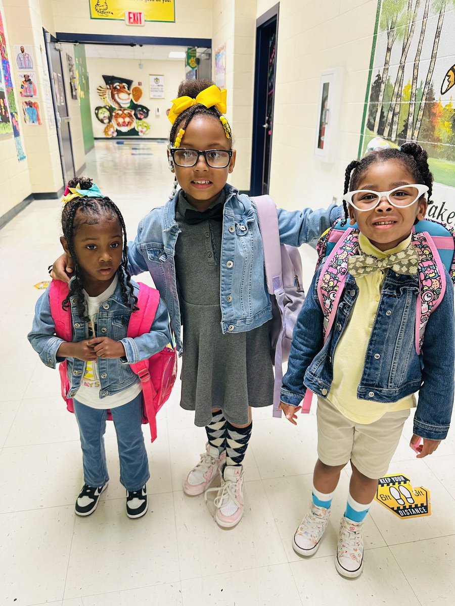 GESTigersSC's tweet image. Today Geiger celebrated National Principals Day with a salute to Mr. Scott