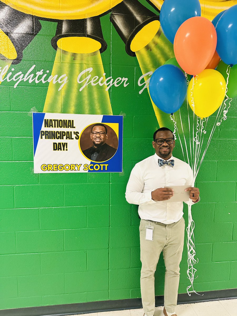 GESTigersSC's tweet image. Today Geiger celebrated National Principals Day with a salute to Mr. Scott