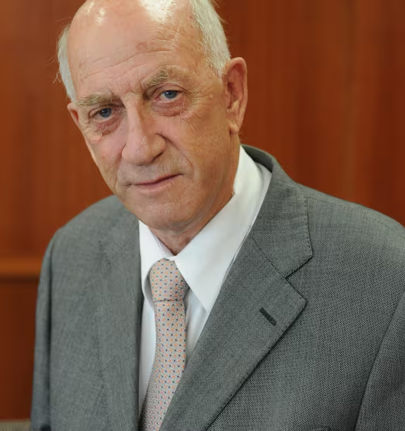 🕯️ Sir Bob Jones has died.
 A provocateur for liberty, a generous supporter of the Taxpayers’ Union, and the man behind some of Wellington’s finest quirks — from the “Save the krill, kill the whales” billboard to the “Toilet in 100m” signs pointing dutifully toward Parliament.
He