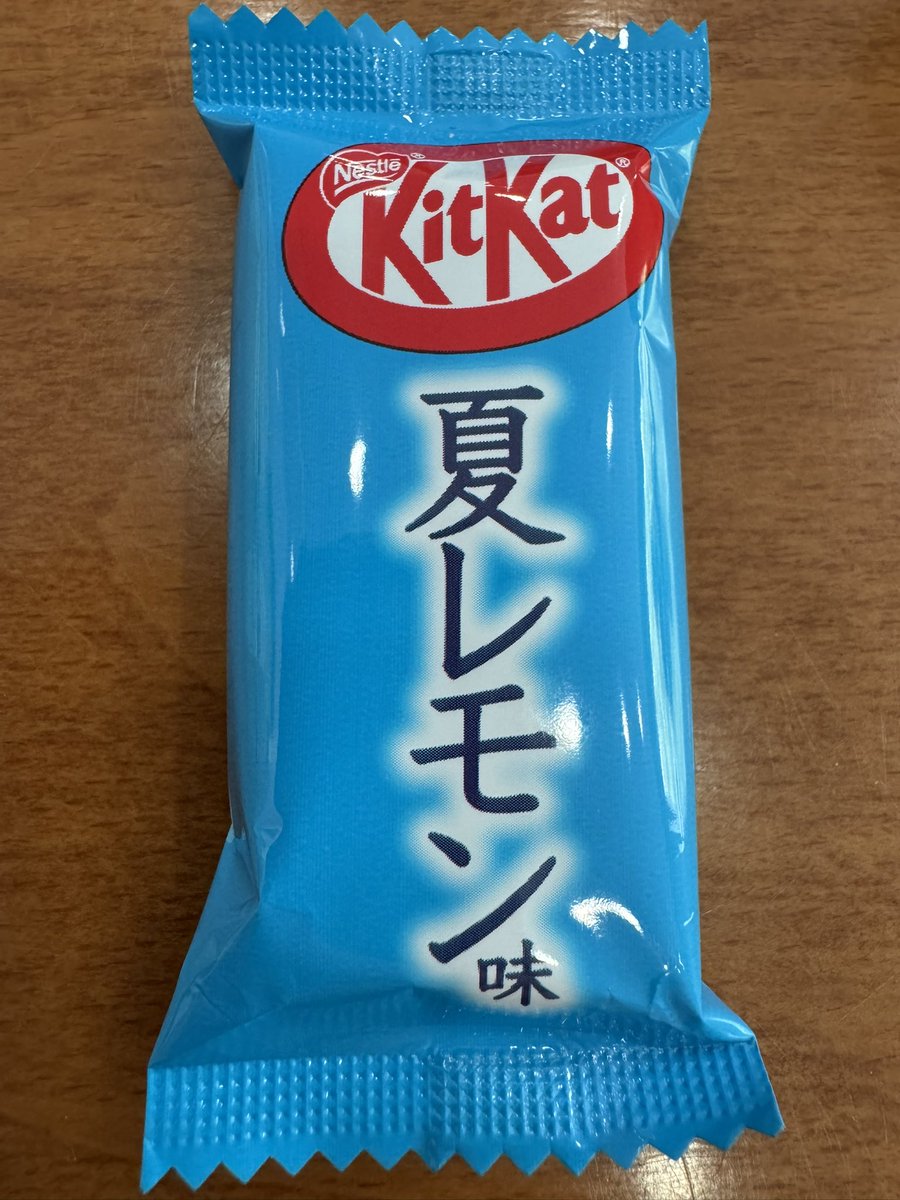 Hikarinosuke_'s tweet photo. コストコに売ってたキットカット���夏レモン 酸味がきちんとあって美味すぎだぁ。次行った時も売ってたら買おう。 https://t.co/a8foelF8tv