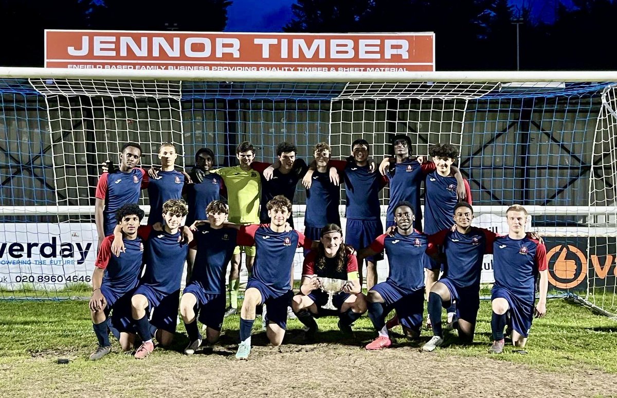 cvmssport's tweet image. 🏆 London Simmarian Cup Champions 🏆 It was third time lucky for the 1XI after defeats in the final the last two years. It took extra time to decide the tie, winning 3-2. Goals from Zak Z, Asier M and an own goal. A great way to end their Senior Football time for our leavers