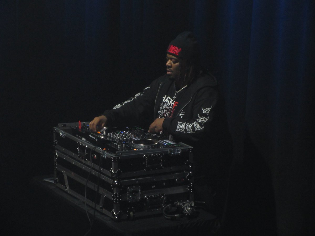 Dj Moon - 10/24/24

(Photo taken by me)

<a href="/8800moon/">Dj Moon</a>